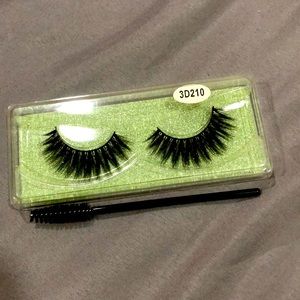 brand new strip lashes  style:3D210